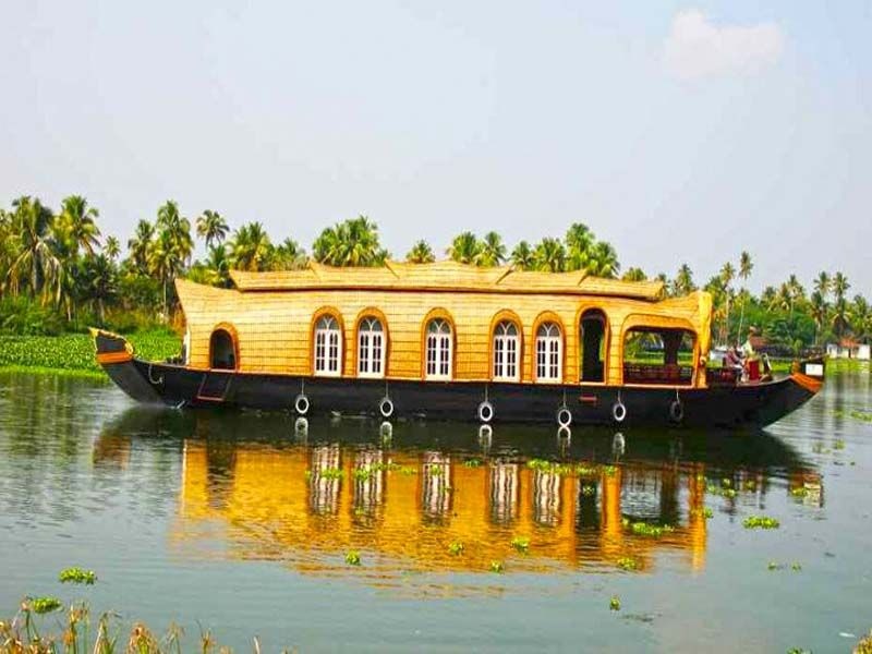 Discover The Backwaters of Kerala